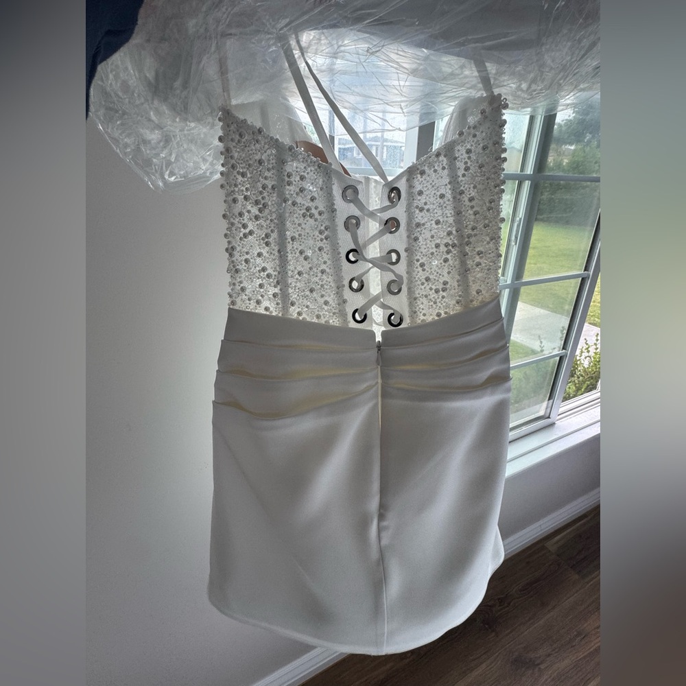 Elegant White Strapless Mini Dress - Picture 4 of 5
